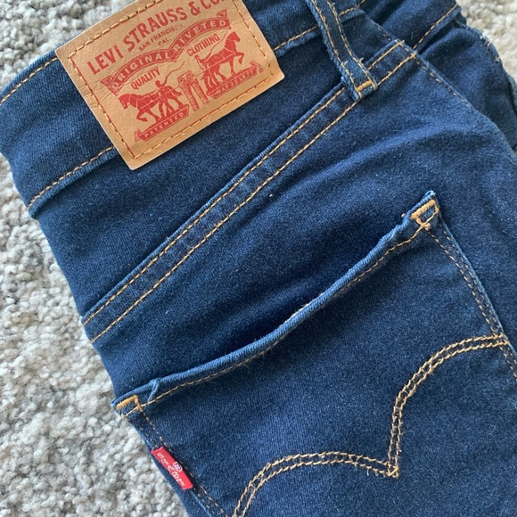 Levi’s 721 High-Rise Skinny Jeans (size 28) - Picture 3 of 7